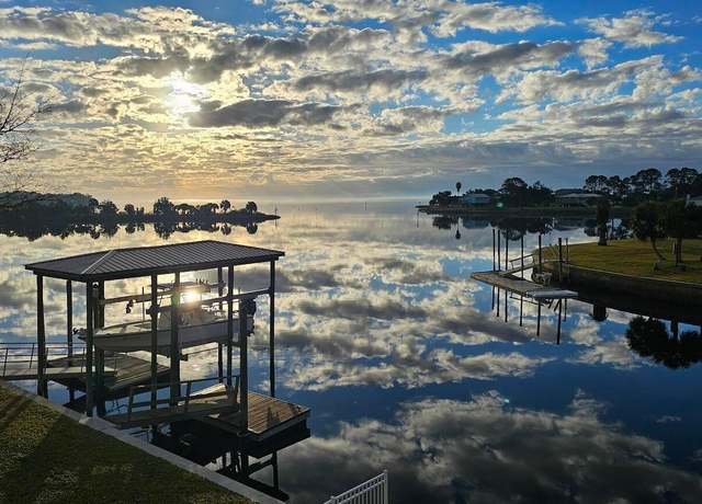 Property at 111 Royster Dr, FL N/A, 4 beds, 3.5 baths