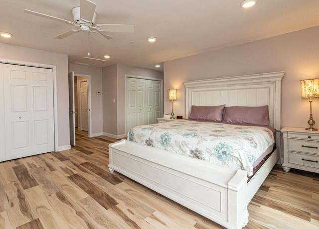 Property at 8468 Gulf Blvd Unit 2 & 3, Navarre, FL 32566, 4 beds, 3.5 baths