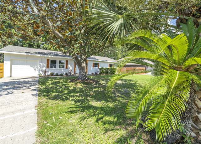 Property at 44 NW Robinwood Dr, Fort Walton Beach, FL 32548, 3 beds, 2 baths