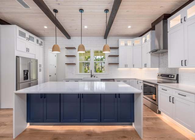 Property at 245 Island Grove Dr, Freeport, FL 32439, 4 beds, 3.5 baths