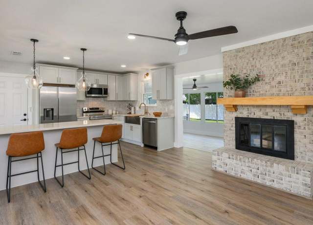 Property at 79 11Th St, Shalimar, FL 32579, 3 beds, 2 baths