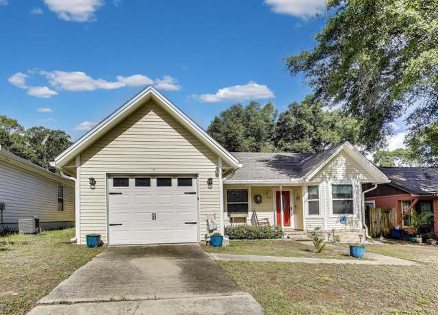 Property at 104 Fairoaks Dr, Crestview, FL 32539, 3 beds, 2 baths