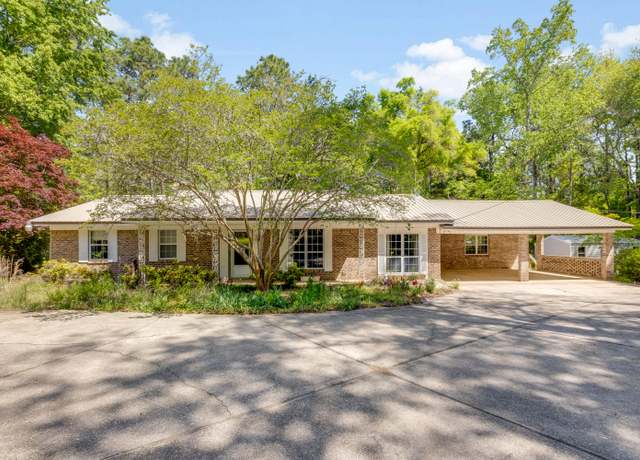 Property at 3607 Poverty Creek Rd, Crestview, FL 32539, 3 beds, 2 baths