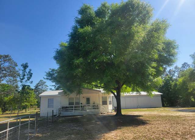 Property at 531 Commerce Cir, FL 32433, 3 beds, 2 baths