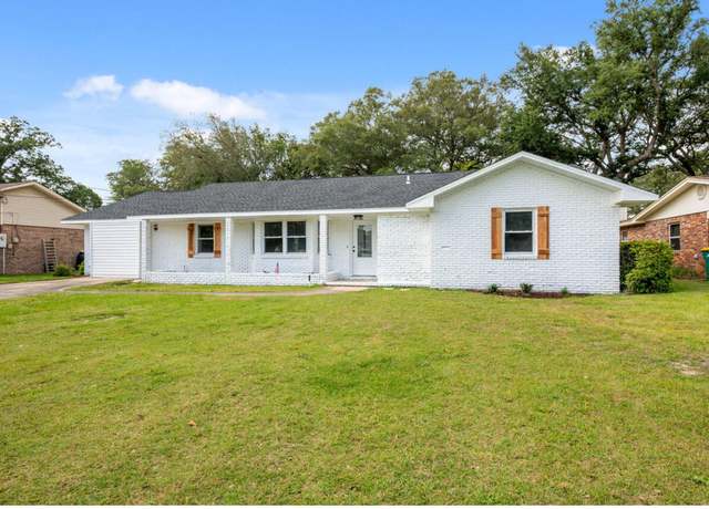 Property at 1411 28th St, Niceville, FL 32578, 4 beds, 2 baths