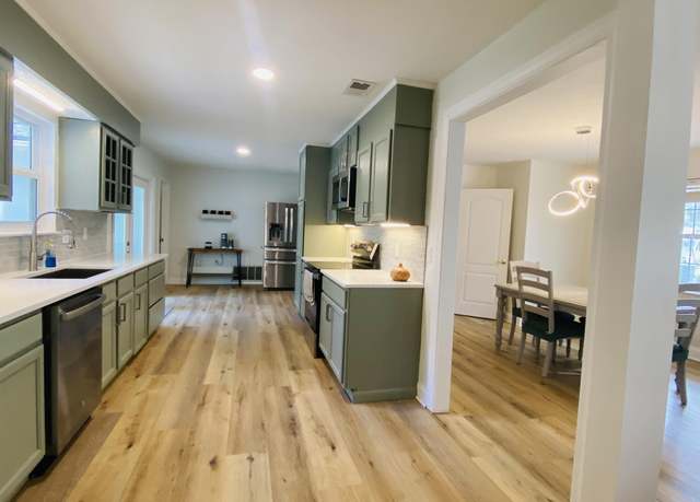 Property at 215 NE Buck Dr, Fort Walton Beach, FL 32548, 3 beds, 2 baths