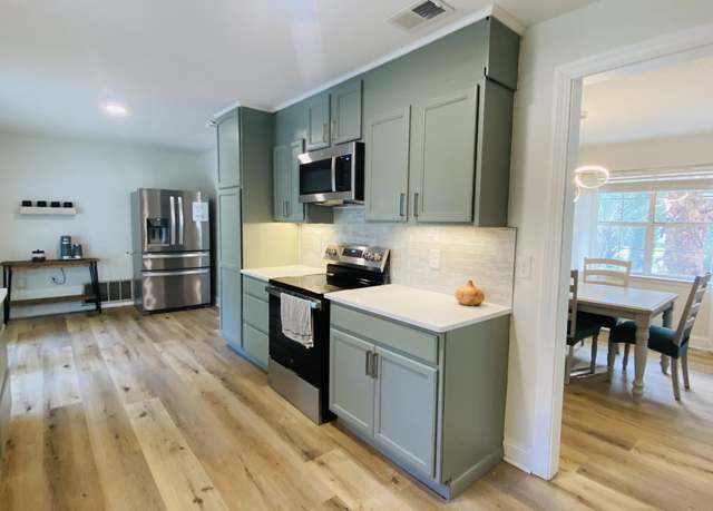 Property at 215 NE Buck Dr, Fort Walton Beach, FL 32548, 3 beds, 2 baths