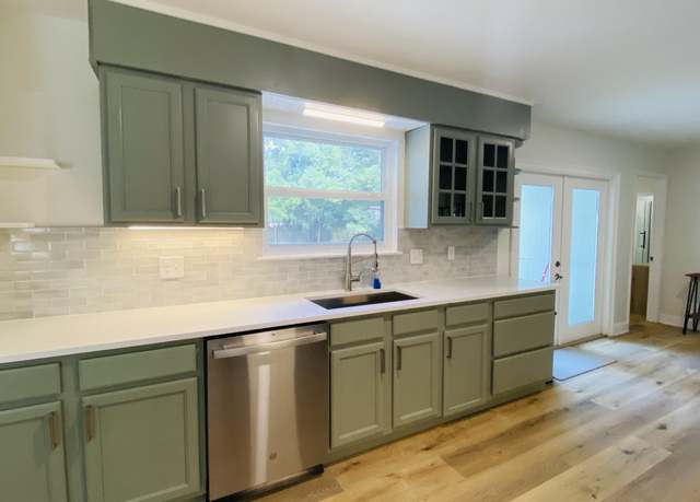 Property at 215 NE Buck Dr, Fort Walton Beach, FL 32548, 3 beds, 2 baths