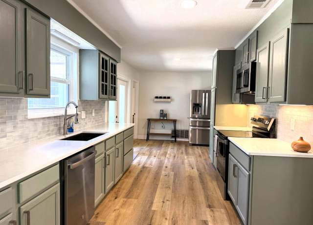 Property at 215 NE Buck Dr, Fort Walton Beach, FL 32548, 3 beds, 2 baths