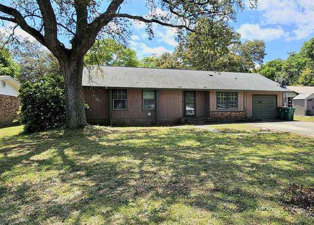 Property at 223 Jefferson St, Niceville, FL 32578, 3 beds, 2 baths