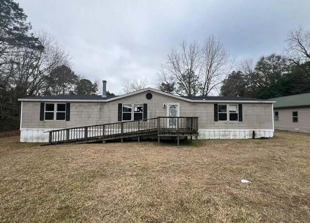 Property at 1035 Washington Ave, Graceville, FL 32440, 3 beds, 2 baths