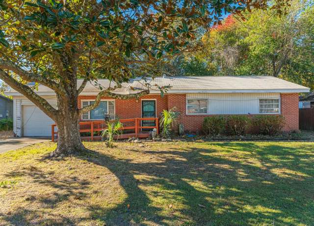 Property at 44 NW Robinwood Dr, Fort Walton Beach, FL 32548, 3 beds, 2 baths