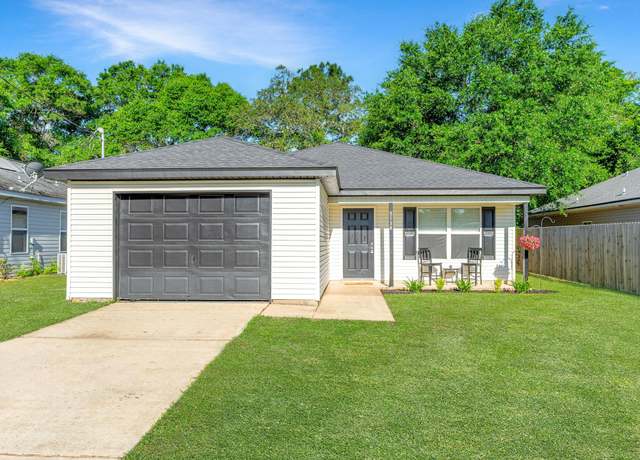 Property at 5134 Lake Dr, Crestview, FL 32539, 3 beds, 2 baths