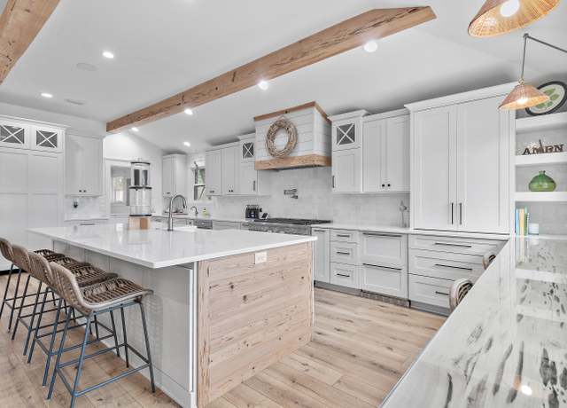 Property at 772 Bay Grove Rd, Freeport, FL 32439, 4 beds, 3.5 baths