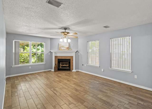 Property at 933 Scenic Oak Ln, Fort Walton Beach, FL 32547, 3 beds, 2.5 baths