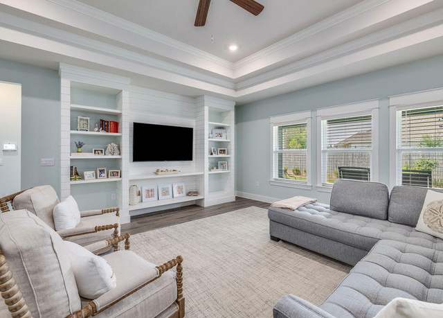 Property at 193 Perimeter Pl, Freeport, FL 32439, 4 beds, 2.5 baths
