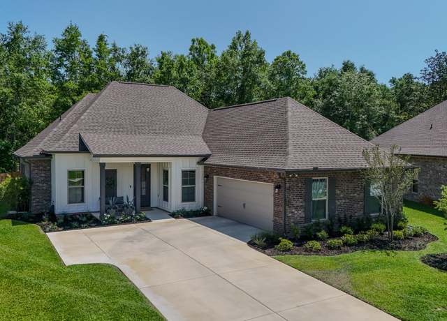 Property at 125 Flora Ln, Freeport, FL 32439, 4 beds, 3 baths