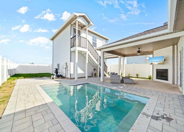Property at 400 Arrowwood Blvd, Freeport, FL 32439, 4 beds, 3 baths
