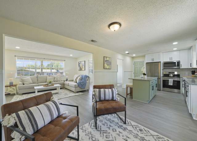 Property at 15 Lakeview Dr, Mary Esther, FL 32569, 3 beds, 2 baths
