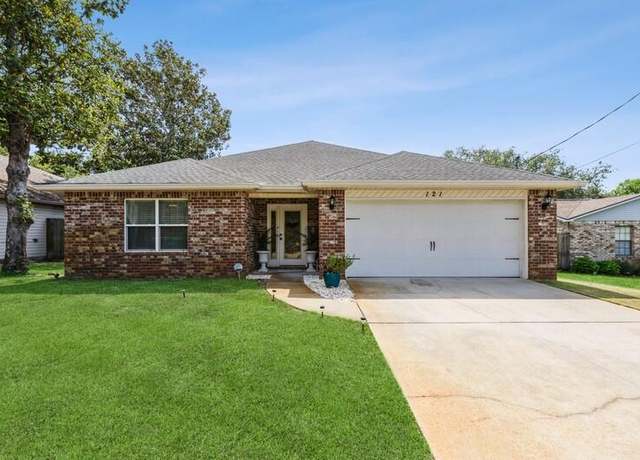 Property at 121 Marimba St, Mary Esther, FL 32569, 3 beds, 2 baths