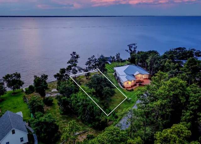 Property at 2 Red Barn Rd, Freeport, FL 32439