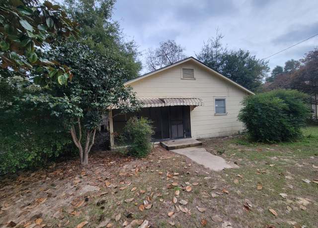 Property at 174 N 10Th St, FL 32433, 2 beds, 1 bath