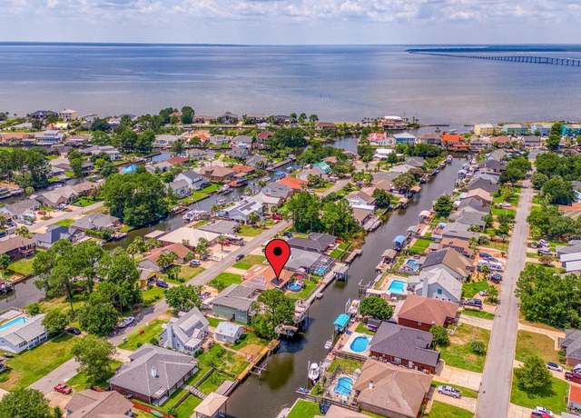 Property at 1624 Lahaina Ct, Gulf Breeze, FL 32563, 3 beds, 2 baths