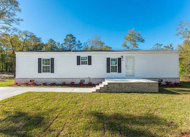 Property at 45 W Royal Palm Ave, FL 32433, 2 beds, 2 baths