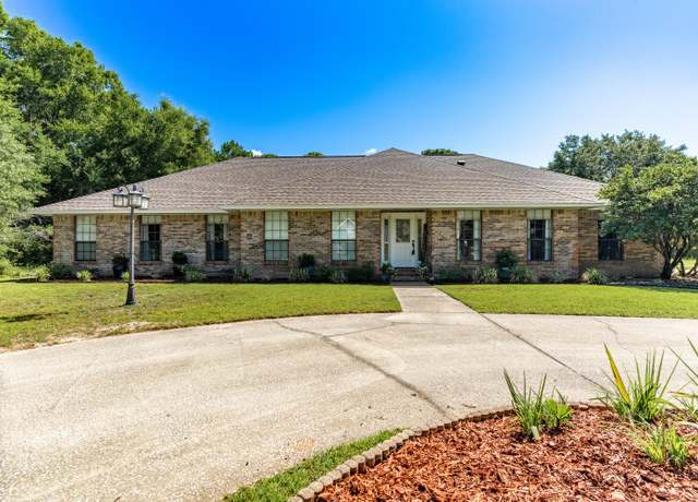 Property at 2312 Valley Pl, Navarre, FL 32566, 5 beds, 3 baths