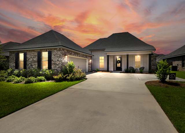 Property at 212 Blaze Blvd, Freeport, FL 32439, 4 beds, 3 baths