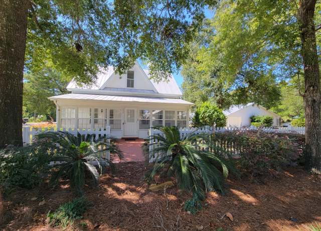 Property at 270 S 12Th St, FL 32435, 3 beds, 3 baths