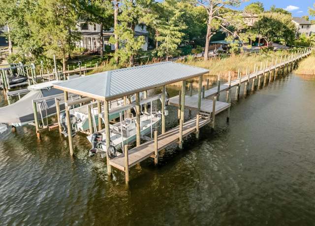 Property at 4198 Mainsail Dr, Niceville, FL 32578, 5 beds, 3 baths