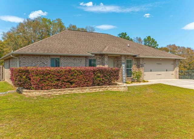 Property at 2283 Lewis St, Crestview, FL 32536, 3 beds, 2 baths