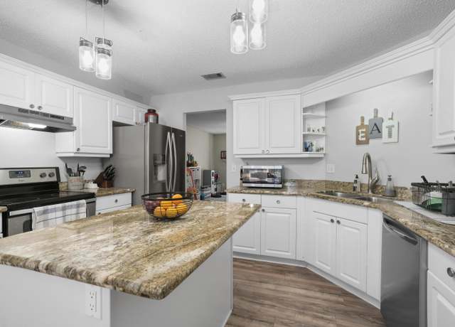 Property at 422 Jillian Dr, Crestview, FL 32536, 4 beds, 2 baths
