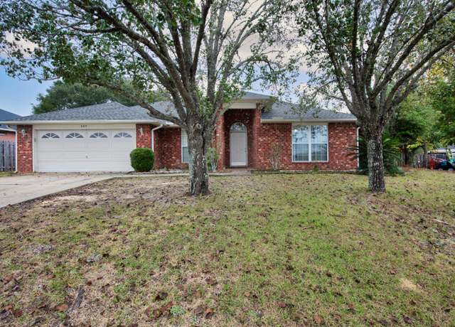 Property at 664 Brunson St, Crestview, FL 32536, 3 beds, 2.5 baths