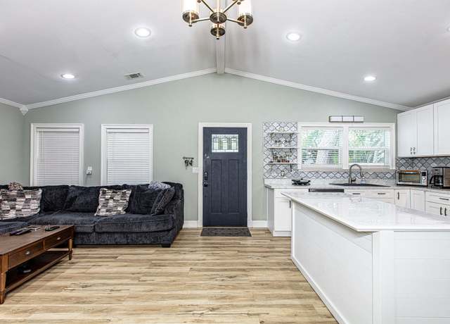 Property at 1013 Gloria Ave, Fort Walton Beach, FL 32547, 3 beds, 2 baths