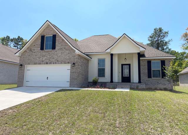 Property at 2716 Louis Cir, Crestview, FL 32536, 3 beds, 2 baths