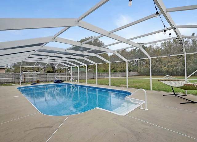 Property at 3060 Skyline Dr, Crestview, FL 32539, 4 beds, 2 baths