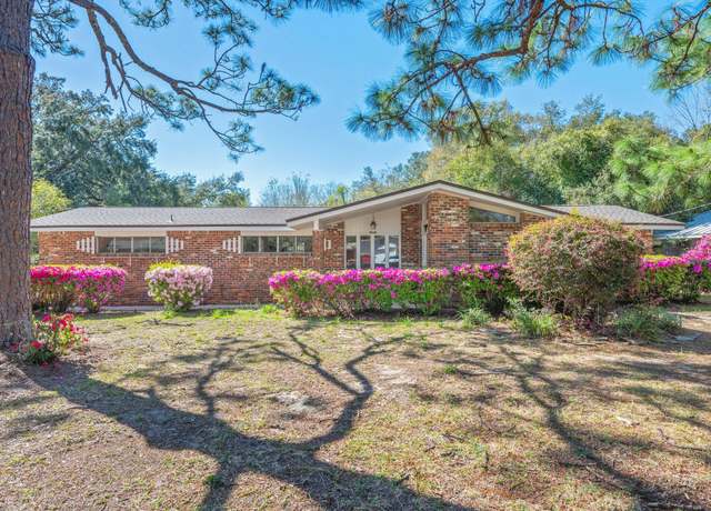 Property at 20 Hickory Ave, Shalimar, FL 32579, 4 beds, 2.5 baths