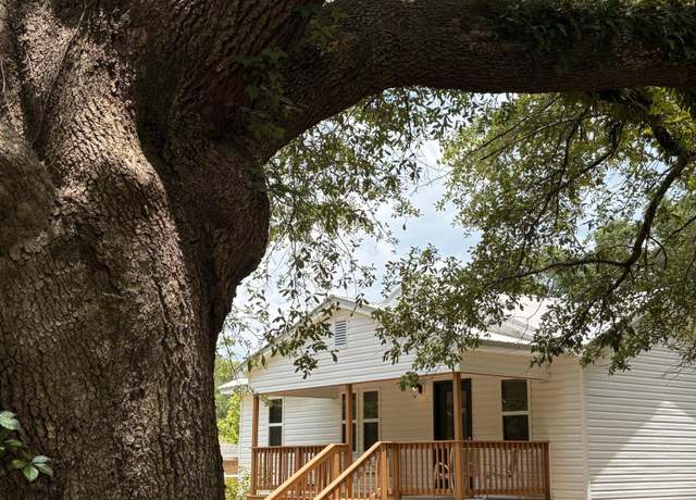 Property at 914 Georgia St, Crestview, FL 32536, 3 beds, 2 baths