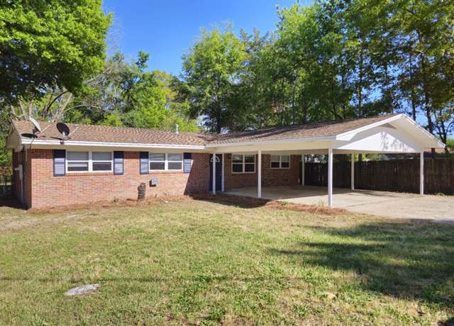 Property at 101 Blaylock St, Crestview, FL 32539, 5 beds, 3.5 baths