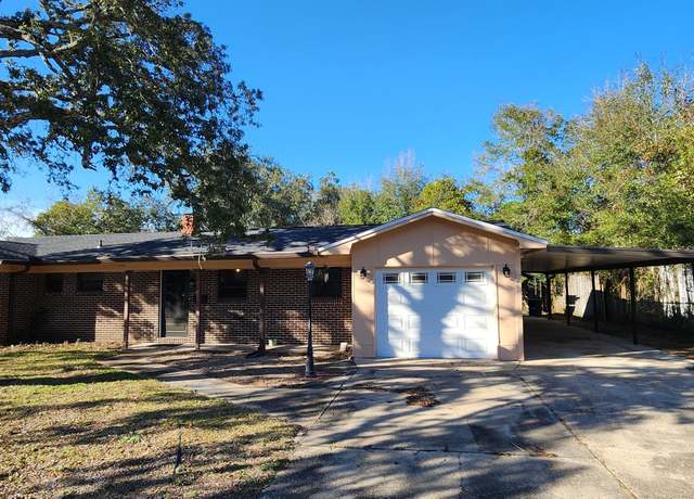 Property at 400 Glendale Ave, Valparaiso, FL 32580, 4 beds, 1.5 baths
