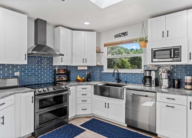 Property at 2533 Water Oak St, Navarre, FL 32566, 5 beds, 3.5 baths