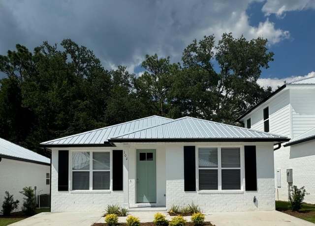 Property at 113 Penny Ln, Valparaiso, FL 32580, 2 beds, 2 baths
