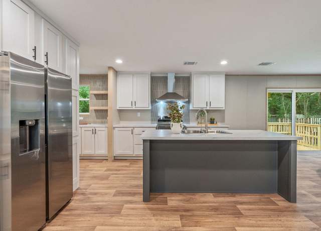 Property at 3195 Pinewoods Dr, Crestview, FL 32539, 4 beds, 2 baths