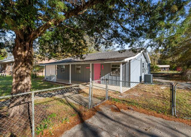Property at 39 Will Kelly Ave, FL 32433, 3 beds, 1 bath