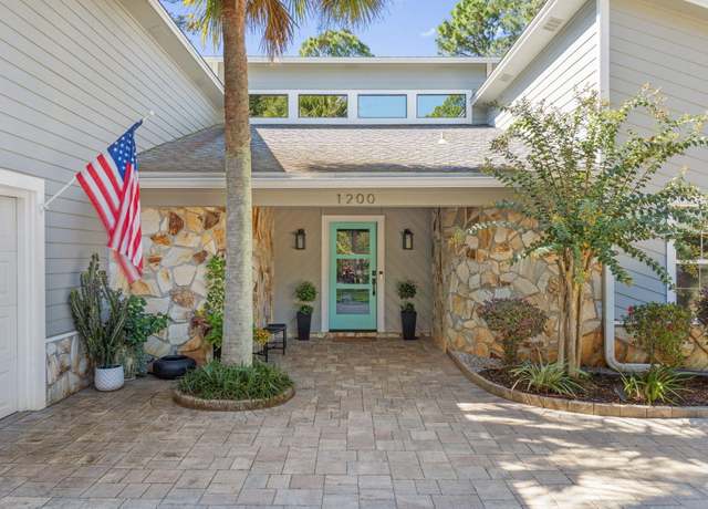 Property at 1200 Windward Cir, Niceville, FL 32578, 5 beds, 4 baths