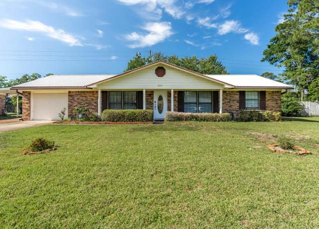 Property at 1111 Coral Dr, Niceville, FL 32578, 3 beds, 2 baths