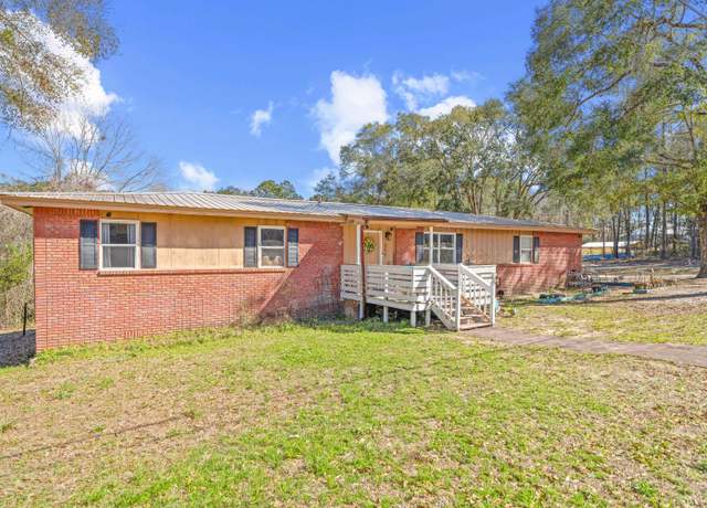 Property at 908 Anderson St, Crestview, FL 32536, 4 beds, 2 baths