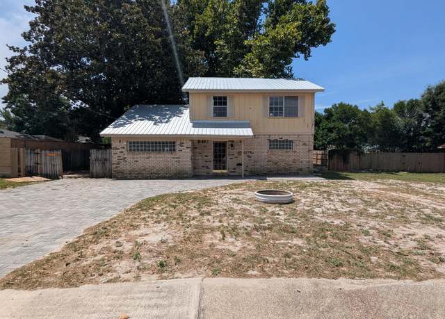 Property at 702 Whippoorwill Ln, Destin, FL 32541, 3 beds, 1.5 baths